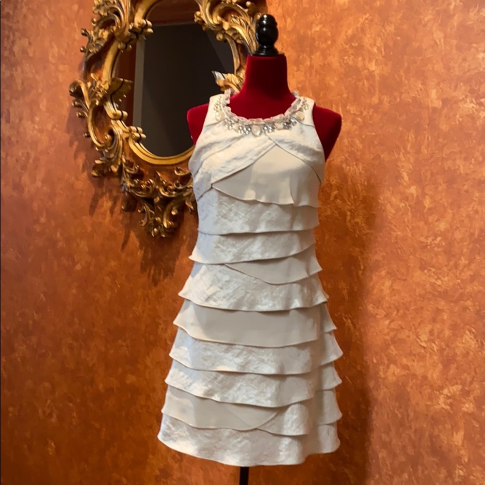 Dress - Picture 3 of 8